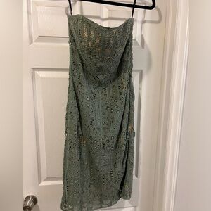Size 8 Betsey Johnson Dress-beautiful teal color with a tan underlay.